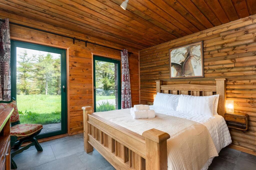 Heather Lodge With Sea And Mountain Views Leenaun Exterior foto