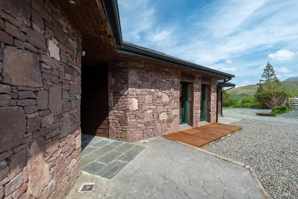 Heather Lodge With Sea And Mountain Views Leenaun Exterior foto